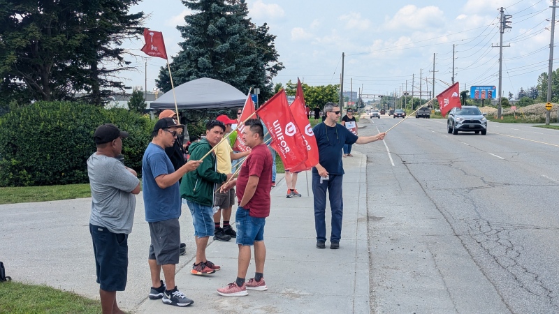 Members of Unifor Local 27 could be seen picketing on Oxford Street this afternoon (Joel Merritt/CTV News London)