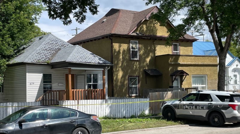 Winnipeg Police investigate the scene of a shooting in the 400 block of Redwood Avenue on Aug. 9, 2024. (Jamie Dowsett/CTV News Winnipeg)