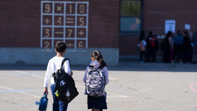 Students arrive for their first day back to school at an elementary school in Montreal, Thursday, Aug. 29, 2024. THE CANADIAN PRESS/Christinne Muschi