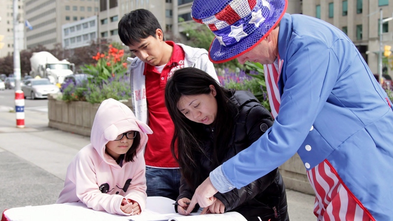 An expat American registers to vote outside the U.S. consulate in Toronto on Sept. 28, 2016. (Colin Perkel / The Canadian Press)