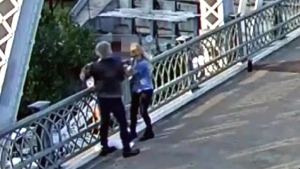 Bon Jovi convinces woman to climb off bridge ledge