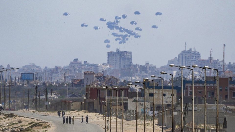 Gaza parachute aid