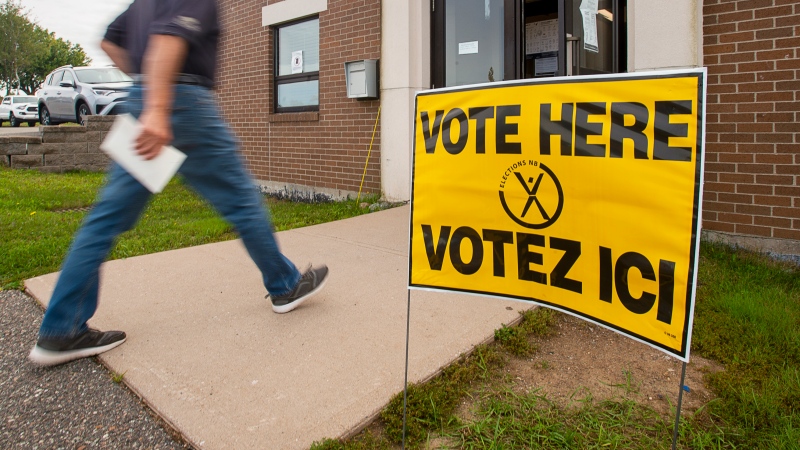 A resident arrives to vote in the New Brunswick provincial election at St. Mark's Catholic Church in Quispamsis, N.B. on Monday, Sept. 14, 2020. (Source: THE CANADIAN PRESS/Andrew Vaughan)