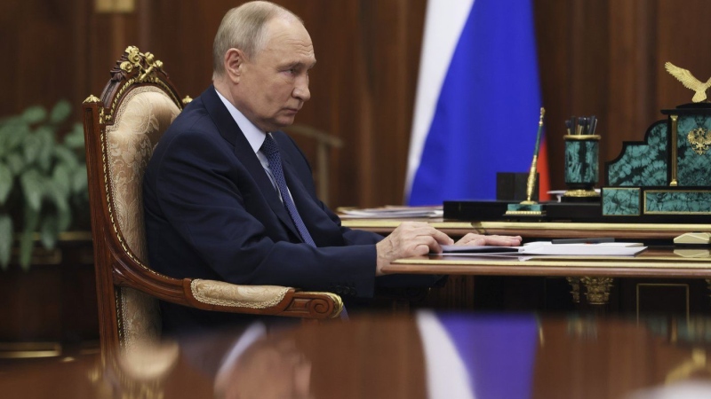 Russian President Vladimir Putin speaks with Head of Federal Customs Service Valery Pikalyov at the Kremlin in Moscow, Russia, Friday, Oct. 25, 2024. (Mikhail Metzel, Sputnik, Kremlin Pool Photo via AP)