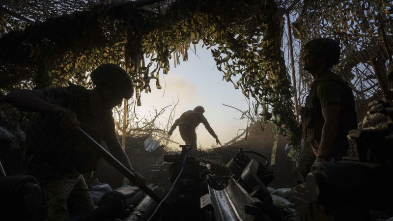 Ukrainian servicemen near the frontline in Donetsk region, Ukraine, Wednesday, August 21, 2024. (AP Photo/Evgeniy Maloletka, File)