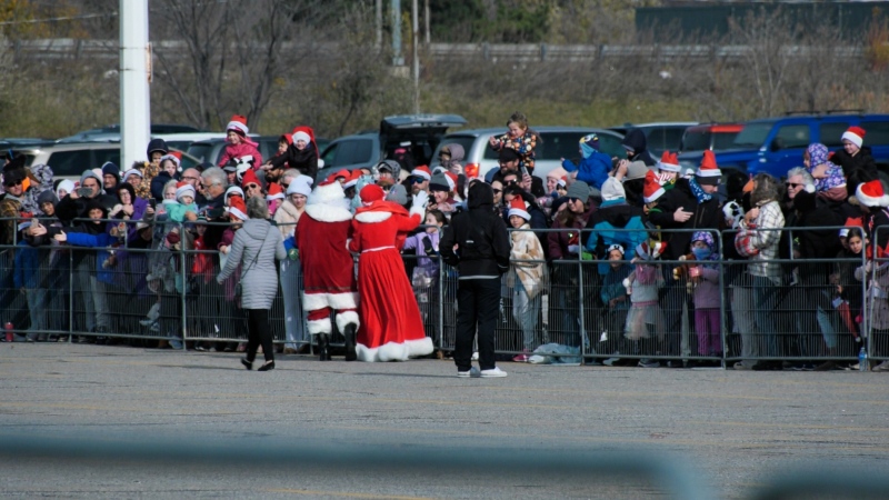 Attendees greet Santa and Mrs. Claus at Devonshire Mall, November 17, 2024 (Robert Lothian/CTV News Windsor)