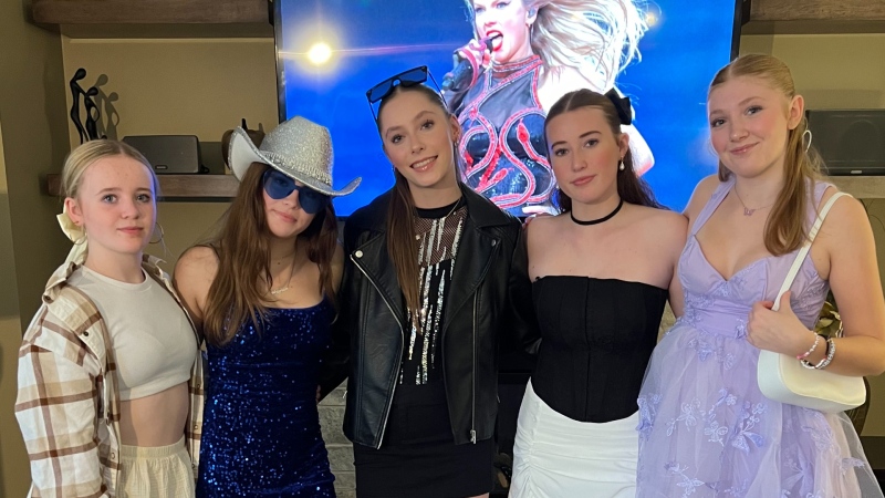 Jordan Keogh (centre left) stands with her friends wearing the clothes they planned to wear on the Eras Tour on Nov. 23 (Melanie Keogh/Submitted).