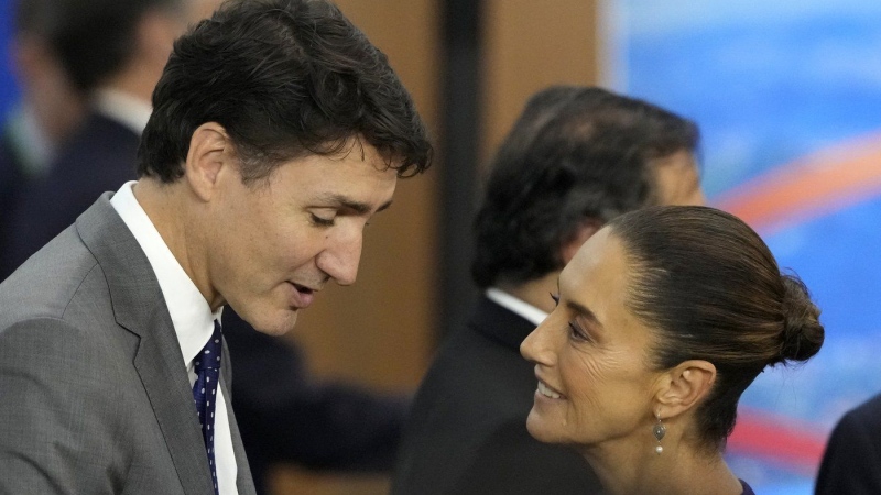 Canada's Prime Minister Justin Trudeau, left, and Mexico's President Claudia Sheinbaum talk during the G20 Summit leaders meeting in Rio de Janeiro, Monday, Nov. 18, 2024. (AP Photo/Eraldo Peres)