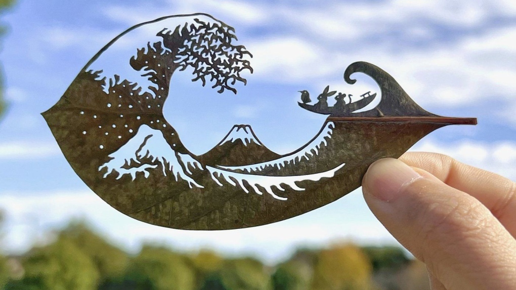 Japanese leaf-cutting artist Lito, Mt. Fuji