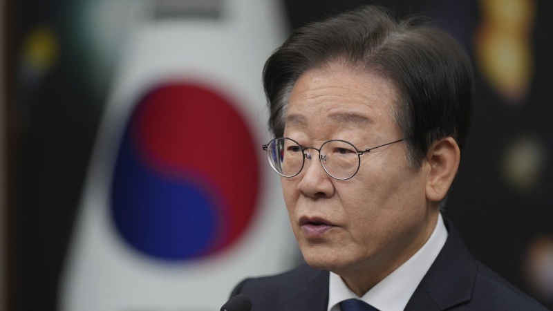 South Korea's main opposition Democratic Party leader Lee Jae-myung speaks during a press conference on removal of President Yoon Suk Yeol from office, at the party office at the National Assembly building in Seoul, South Korea, Sunday, Dec. 15, 2024. (AP Photo/Lee Jin-man)