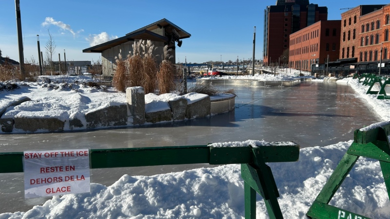 
Signs around the perimeter of the surface at Ihtoli-maqahamok – The Gathering Space ask residents to stay off the ice on Dec. 23, 2024.
