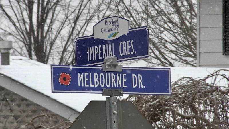 Imperial Crescent and Melbourne Drive street sign in Bradford West Gwillimbury, Ont. (CTV News/Steve Mansbridge)