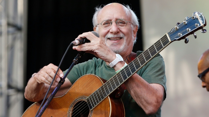 Singer-songwriter Peter Yarrow of Peter Paul and Mary at a memorial tribute concert for folk icon and civil rights activist Pete Seeger at Lincoln Center's Damrosch Park in New York, Sunday, July 20, 2014. (AP Photo / Kathy Willens)