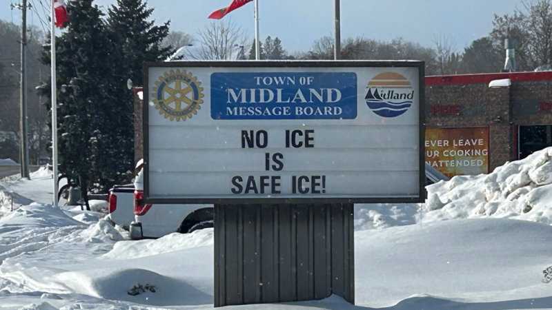 The Town of Midland warns its residents 'No Ice is Safe Ice' on Wed., Jan. 8, 2025. (CTV News/Rob Cooper)