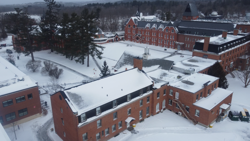 An aerial view of Bishop's University in Sherbrooke, Que. (Renée Lavoie/Noovo Info)