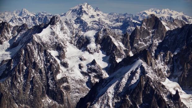 Two more bodies found on Mont Blanc following avalanche | CTV News